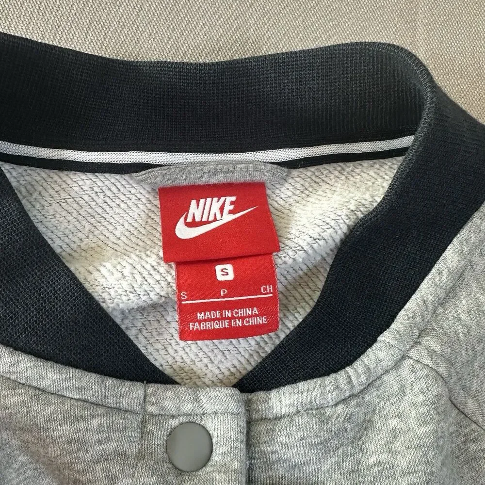 NIKE Rally Varsity Women’s Button-up Sweatshirt Heather Gray Small Pinwheel Back